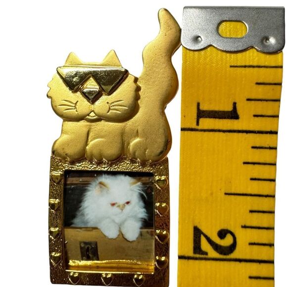 Goldtone JJ Jonette Jewelry Meow Cat Kitten Mini Photo Picture Frame PIN Brooch - Picture 3 of 3